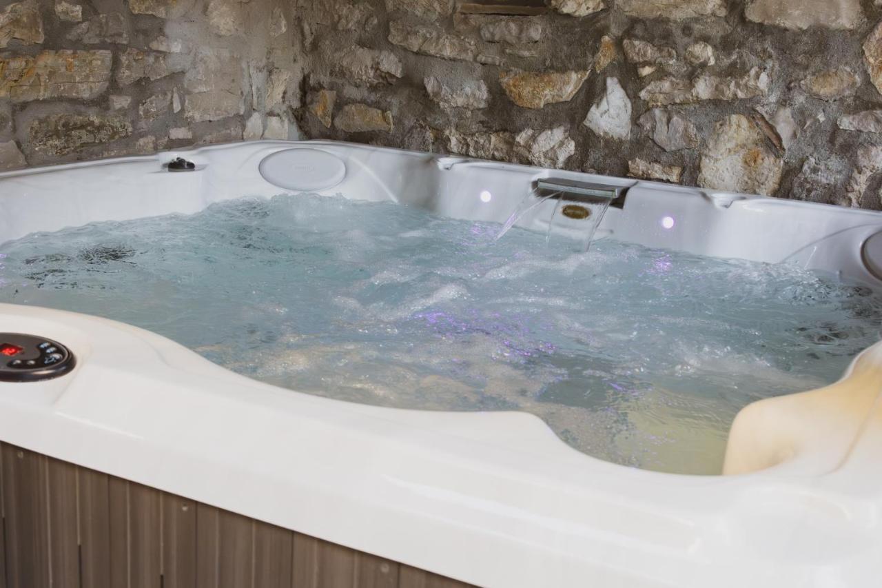 Scardona Rustica, Bed & Breakfast With Jacuzzi, Bbq And Free Parking In Skradin, Krka Apartman Kültér fotó