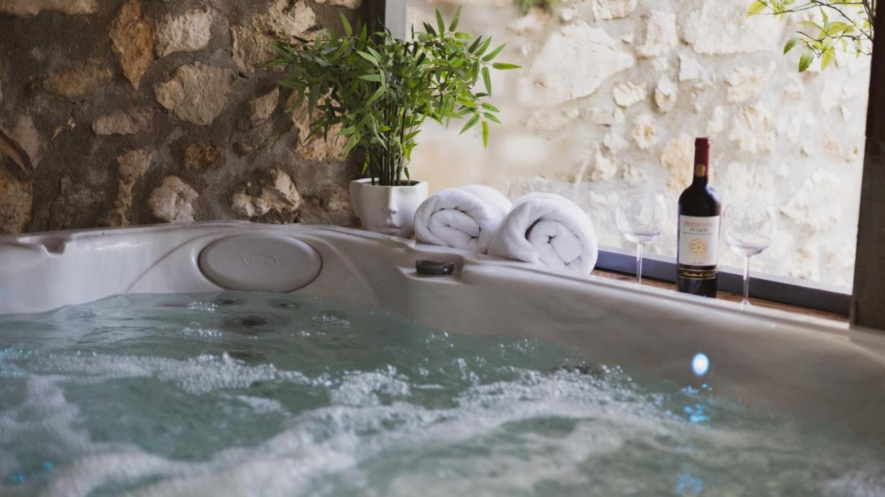 Scardona Rustica, Bed & Breakfast With Jacuzzi, Bbq And Free Parking In Skradin, Krka Apartman Kültér fotó